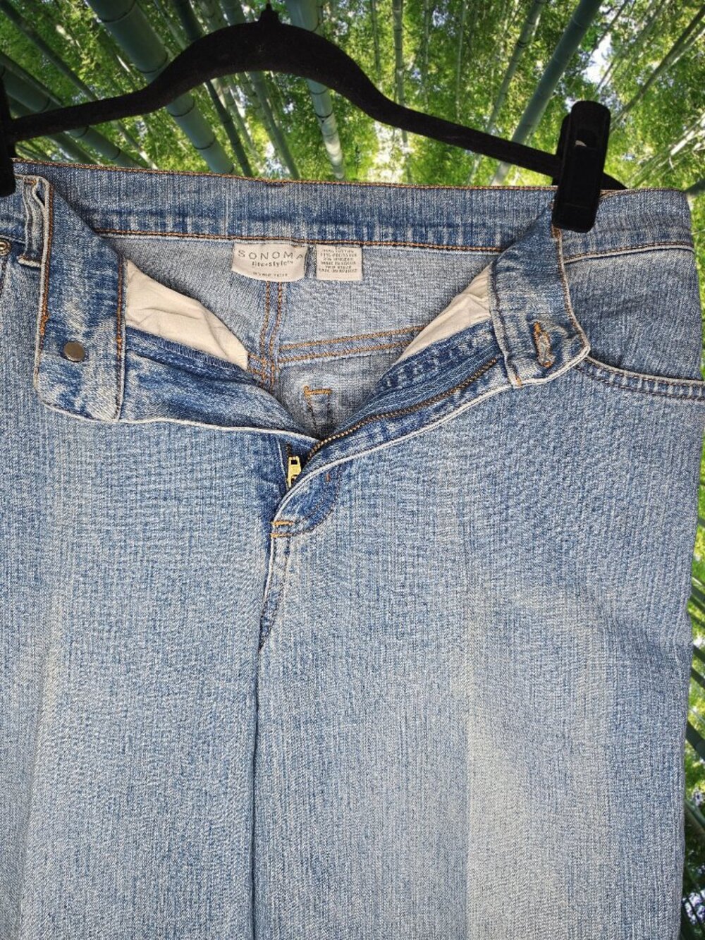 Easy denim with a classic capri fit and everyday comfort.